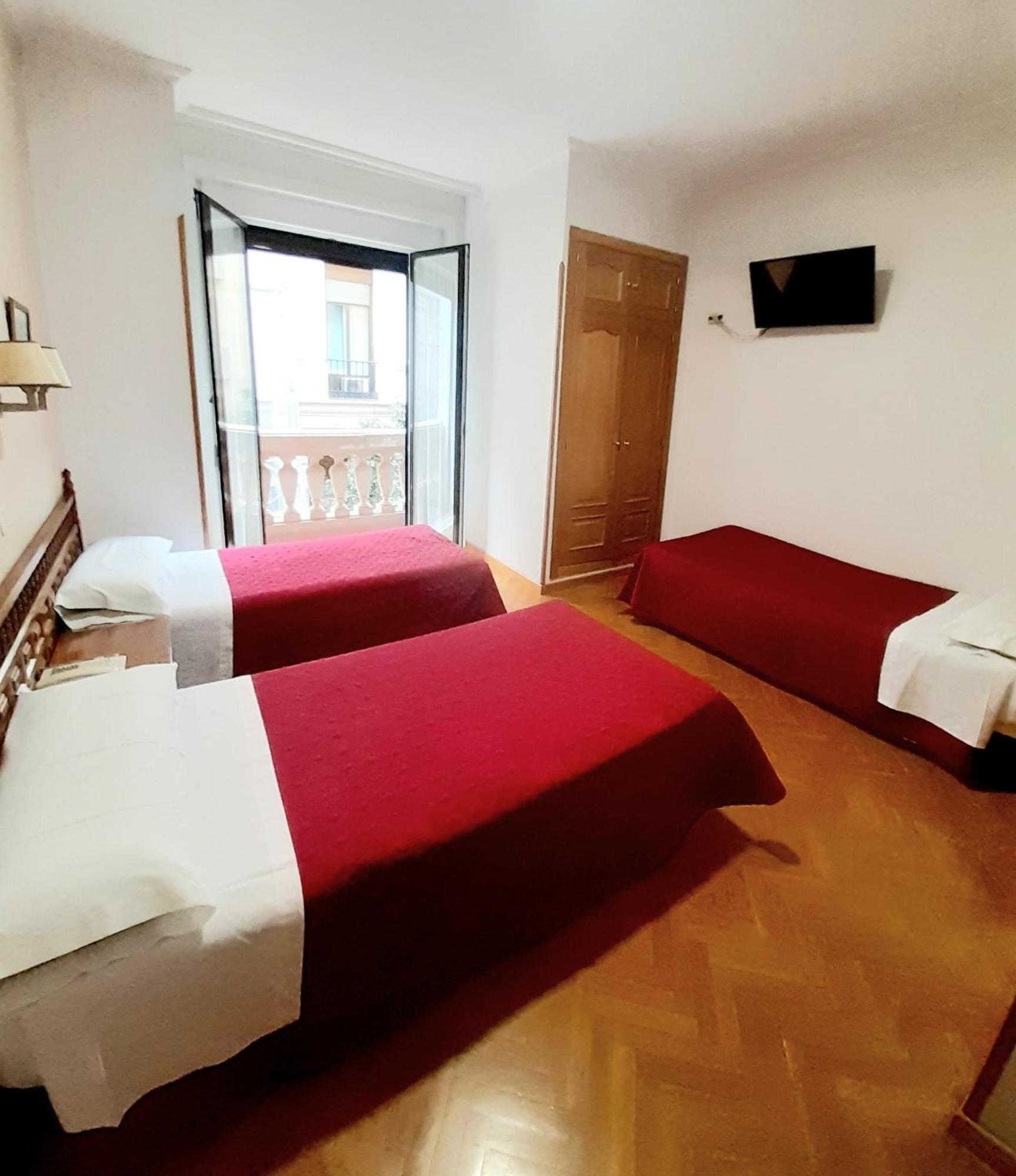 Hostal Biarritz — Photos 2